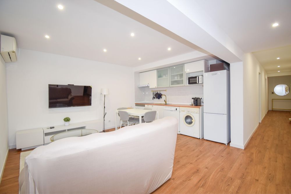 T3 Remodelado e mobilado - Atelier convertido em habitação