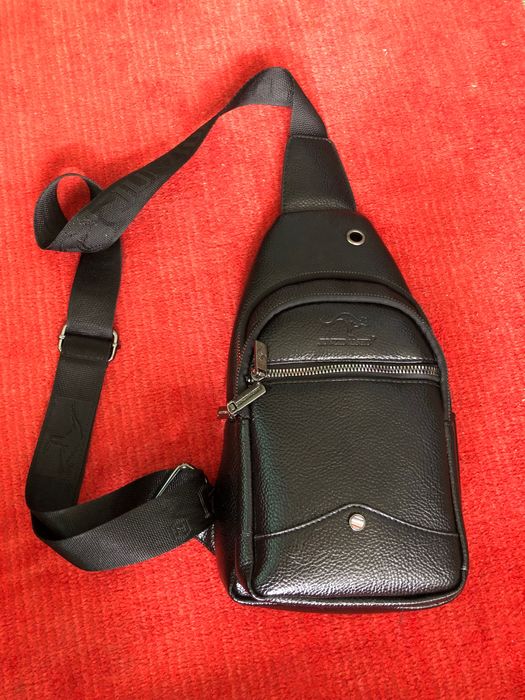 Чоловіча сумка бананка