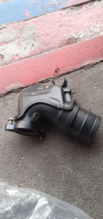 Патрубок воздуховод турбины 04E129656 VAG