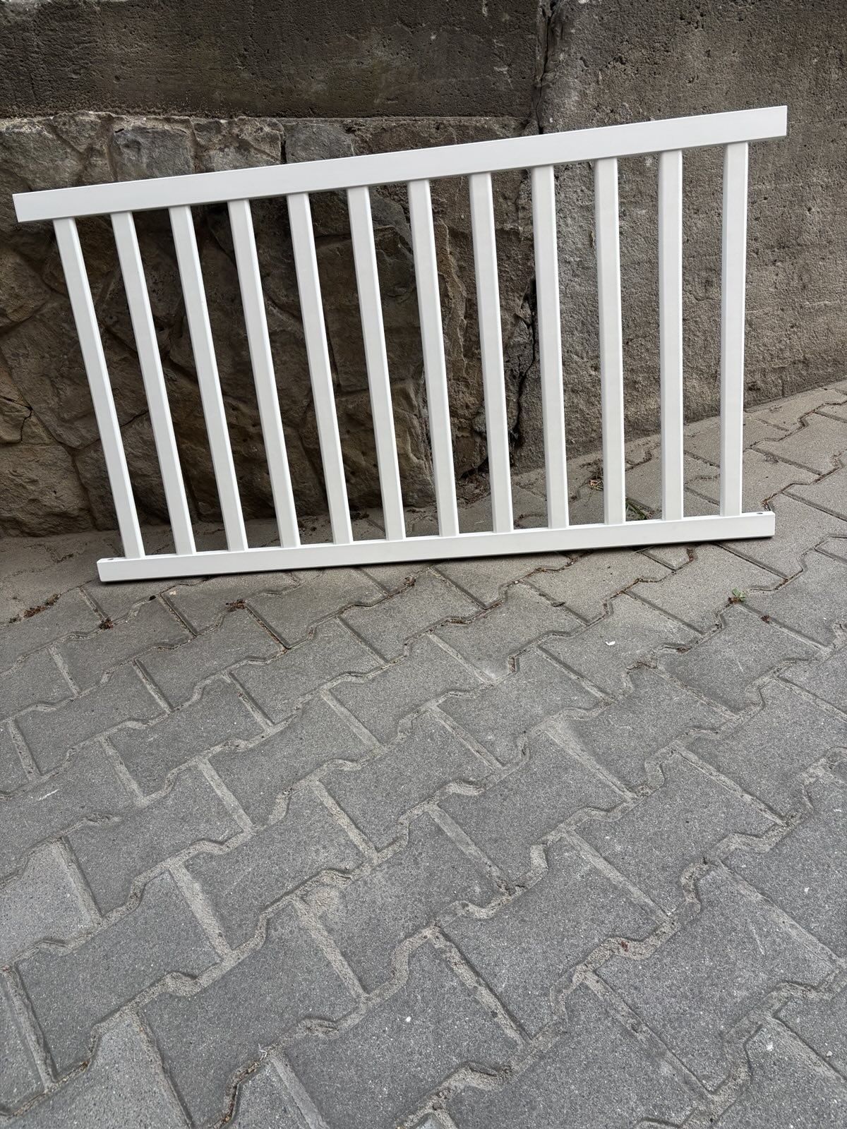 Łóżeczko dziecięce IKEA Sundvik z materacem + barierka ochronna – 650