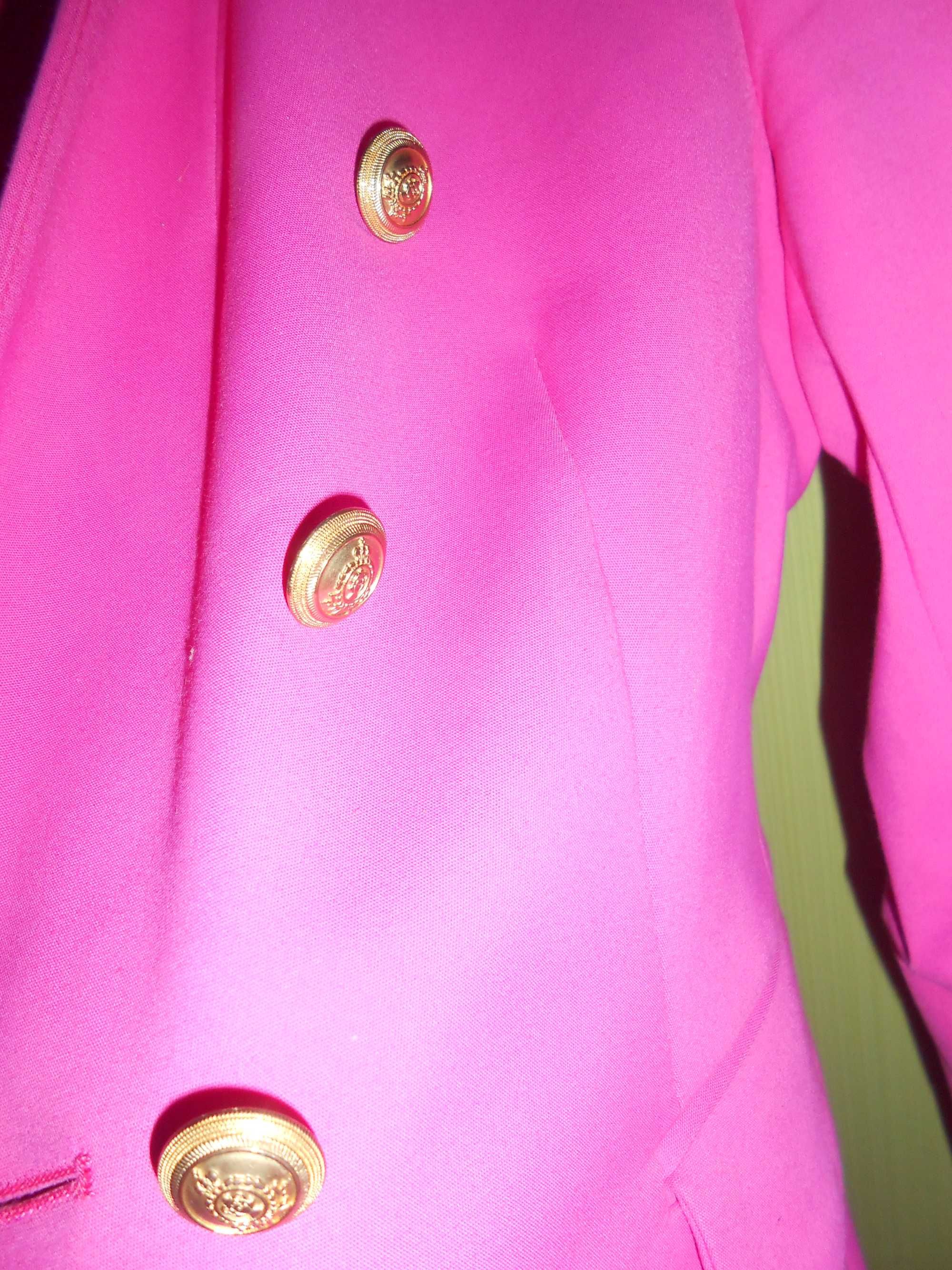 Розовый женский пиджак "ZARA WOMAN" (Made in Spain) и белое платье