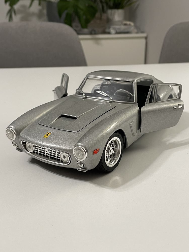 Model Ferrari 250 GT Berlinetta SWB 1961 1:18 Jouef Evolution 1/18