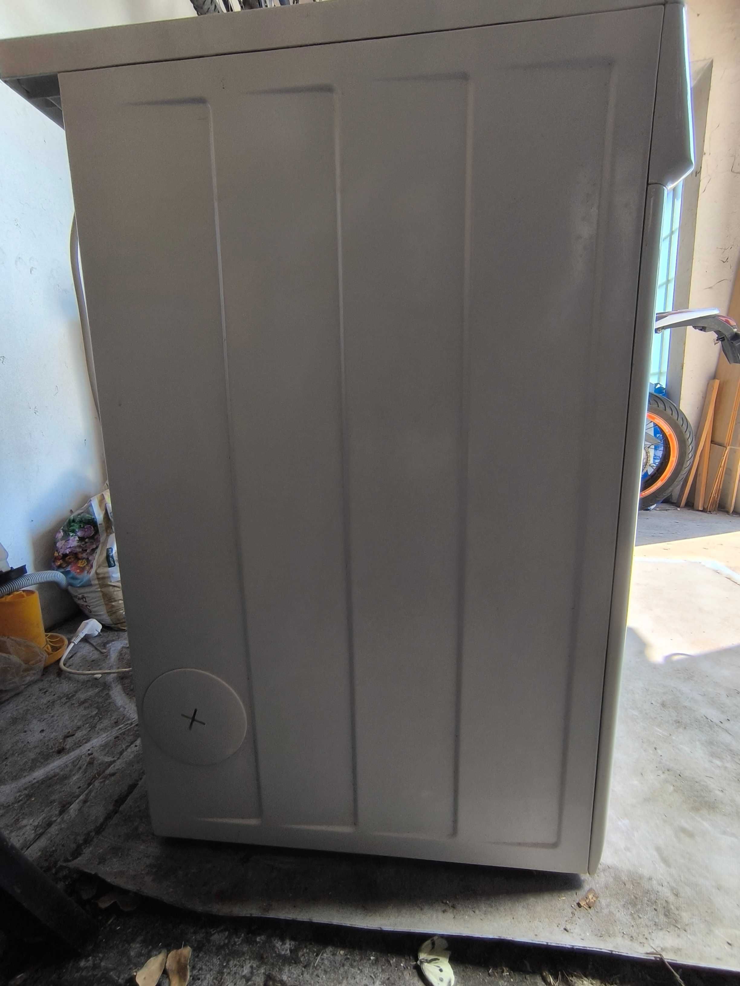 Máquina secar roupa impecável