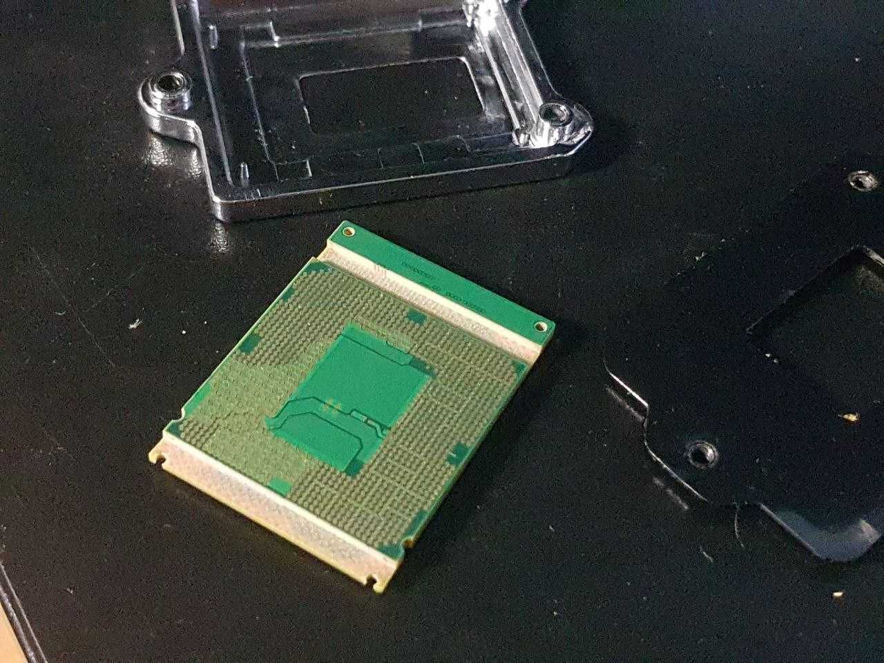 Procesor Intel QQLS (i9 9980HK ES) 8c/16t 9gen LGA 1151 MOD CoffeLake