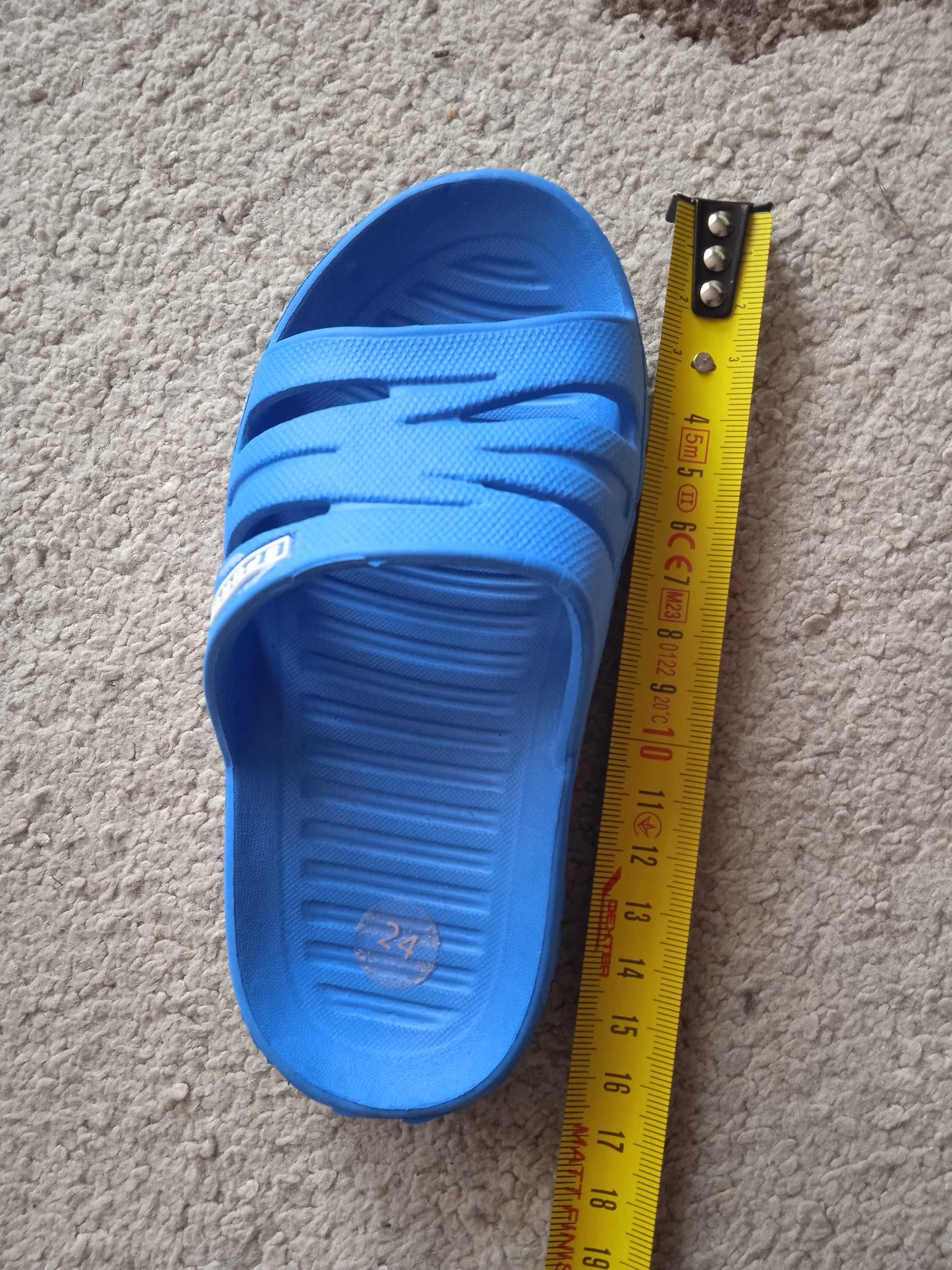 Niebieskie klapki dla dziecka unisex, buty po domu Pepco r 24