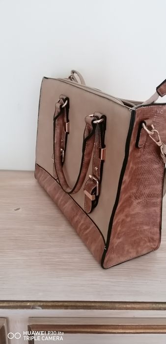 Vendo mala de senhora nova em pele beje e castanho