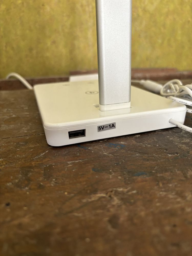 Candeeiro de Mesa Dobrável com Carregamento Wireless Branco