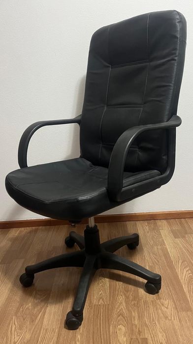 Cadeira de executivo em pele sintética