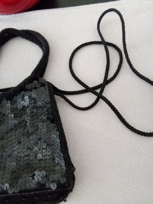 Malinha toillete lantejoulas preta