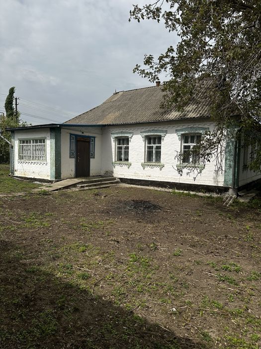 Продаж будинку в селі неподалік Рокитного