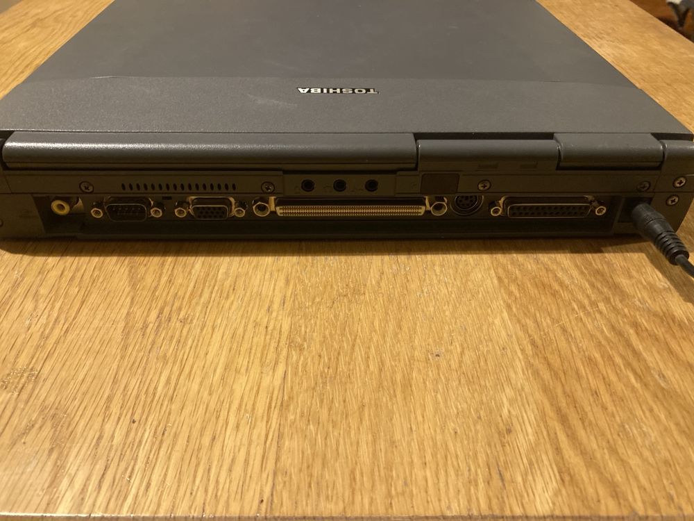 Вінтажний ноутбук Toshiba Tecra 8000