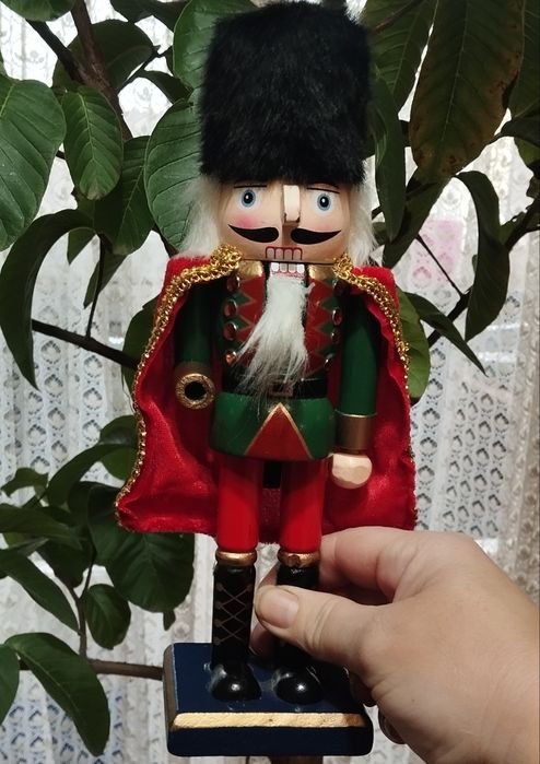 Дерев'яний щелкунчик !!