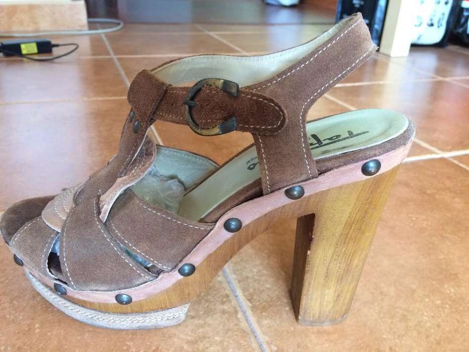 Sandálias Novas em Camurça