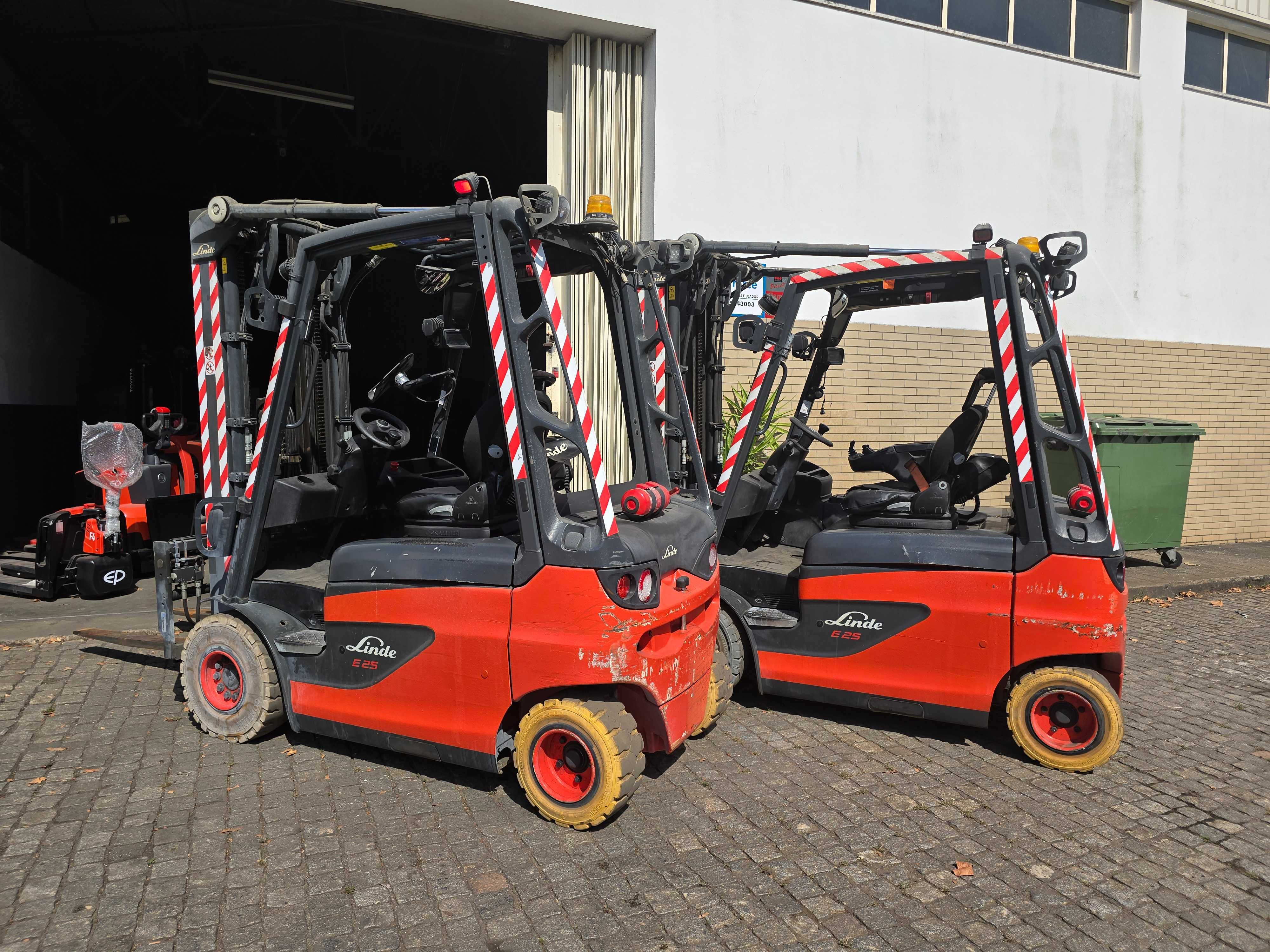Empilhador linde 2.500kgs Mastro triplo