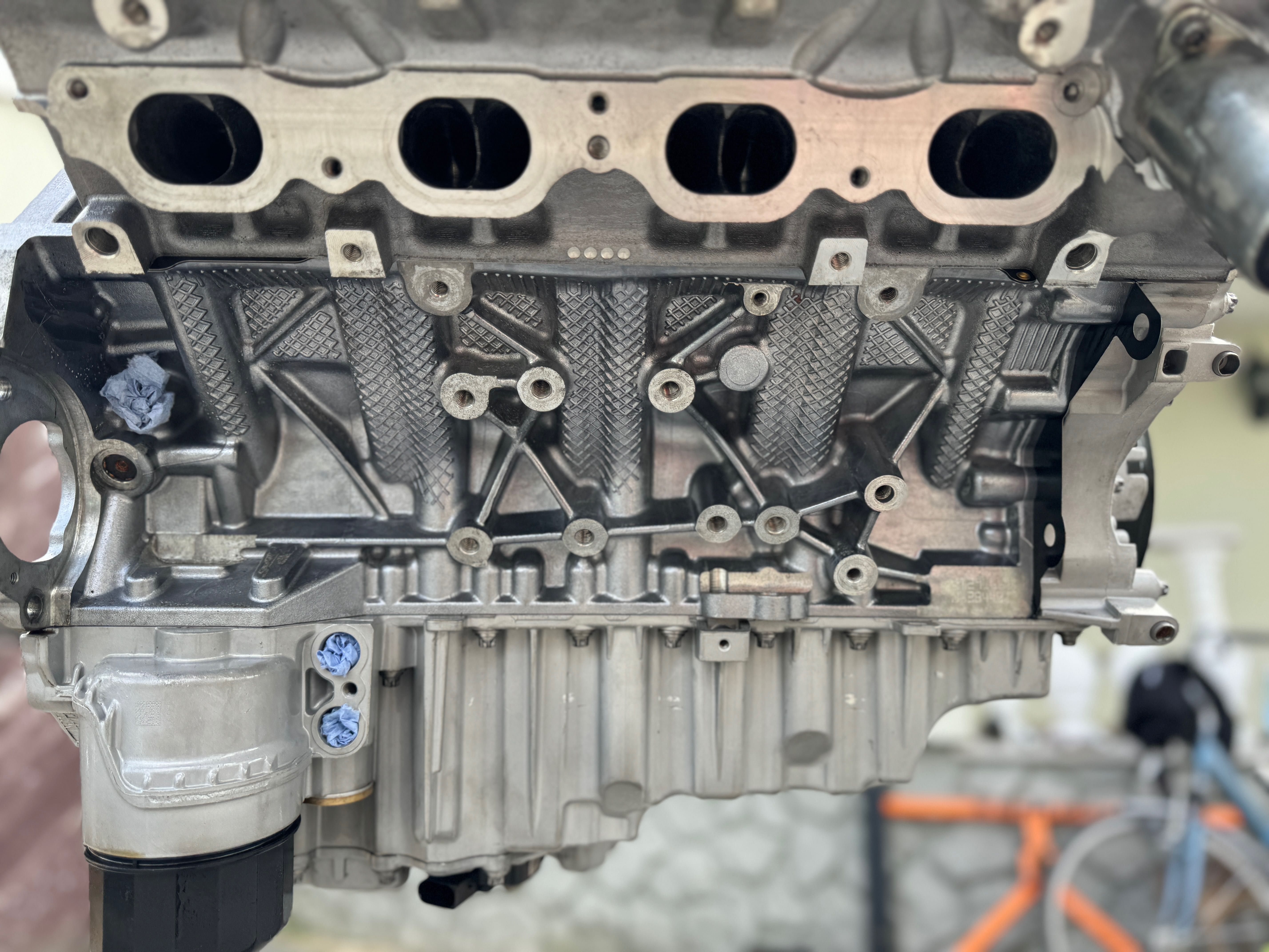 Голий Мотор Двигатель Двигун BMW N63 N63B44B 4.4 330 kw 449 к.с.