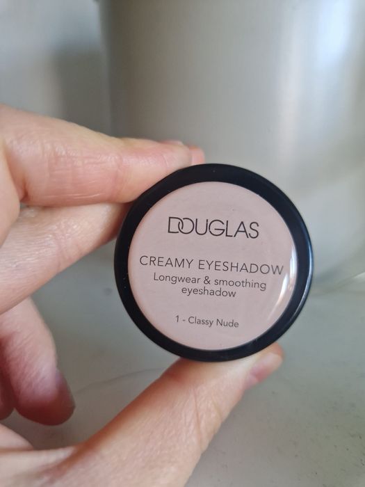 Cień do powiek w kremie Douglas