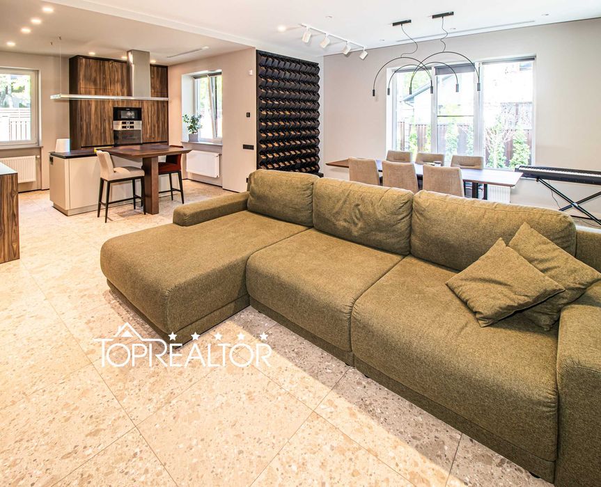 Продам 2-поверховий котедж у селищі Лісове. Лісопарк