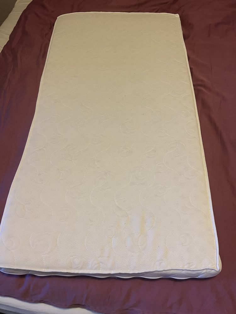 Łóżeczko dziecięce Ikea Sundvik + materac latex Vitmat Baby 120x60 cm