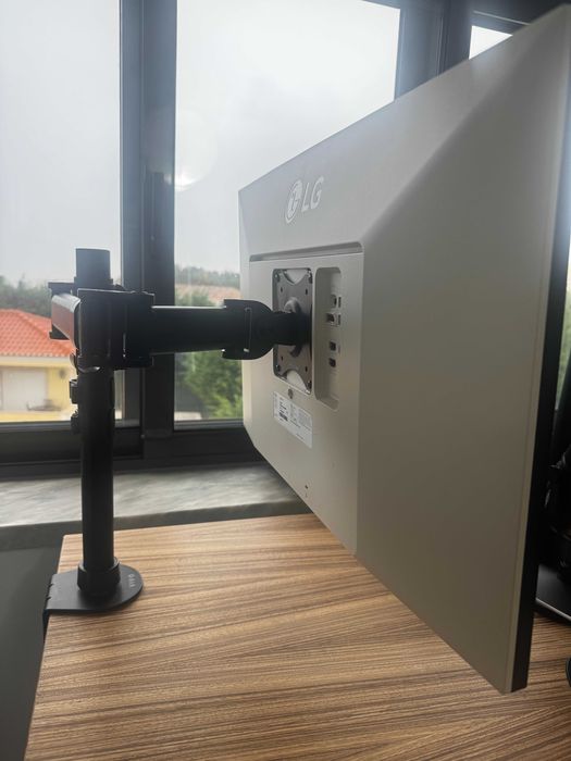 LG 27UN850-W Ultrafine Computer Monitor 27-Inch UHD 4K with desk mount