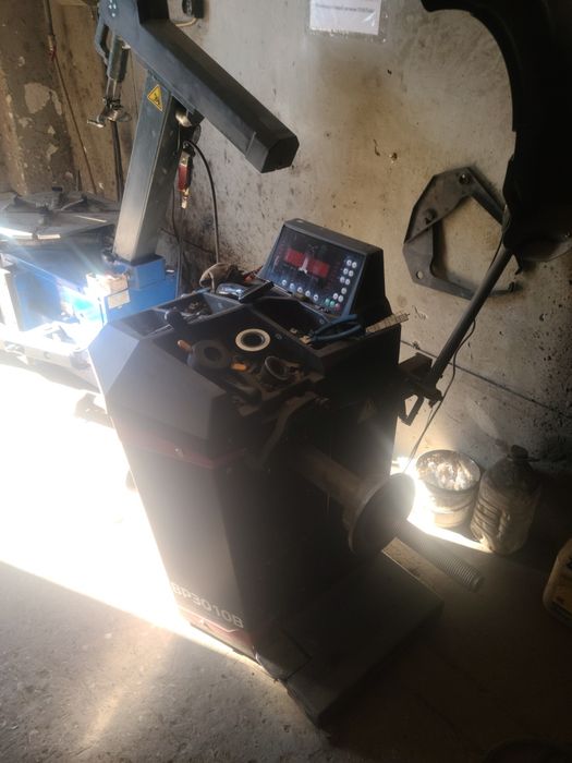 Балансировочный и шиномонтажный станок