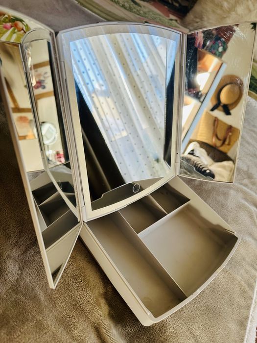 Espelho dobrável com Led e organizador de maquilhagem