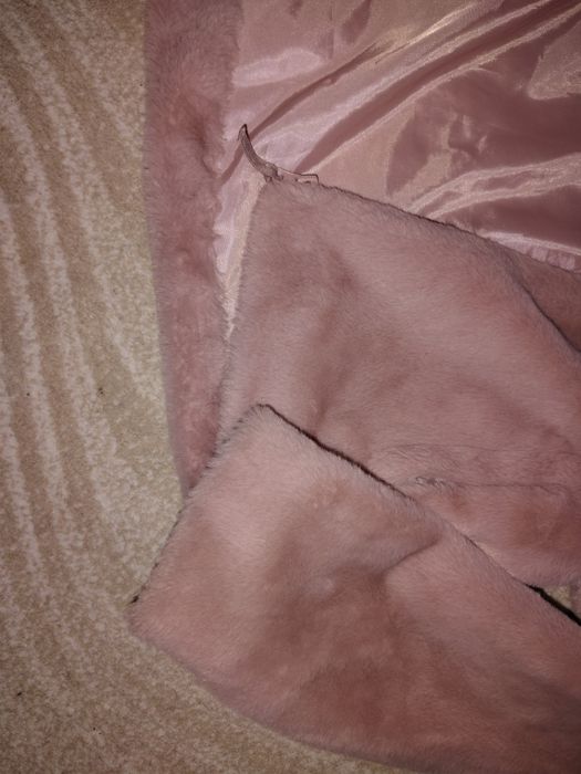 Легка шубка для дівчинки