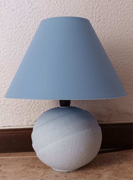 Candeeiros mesa cabeceira  15€- candeeiro teto 25€-  cand 35€