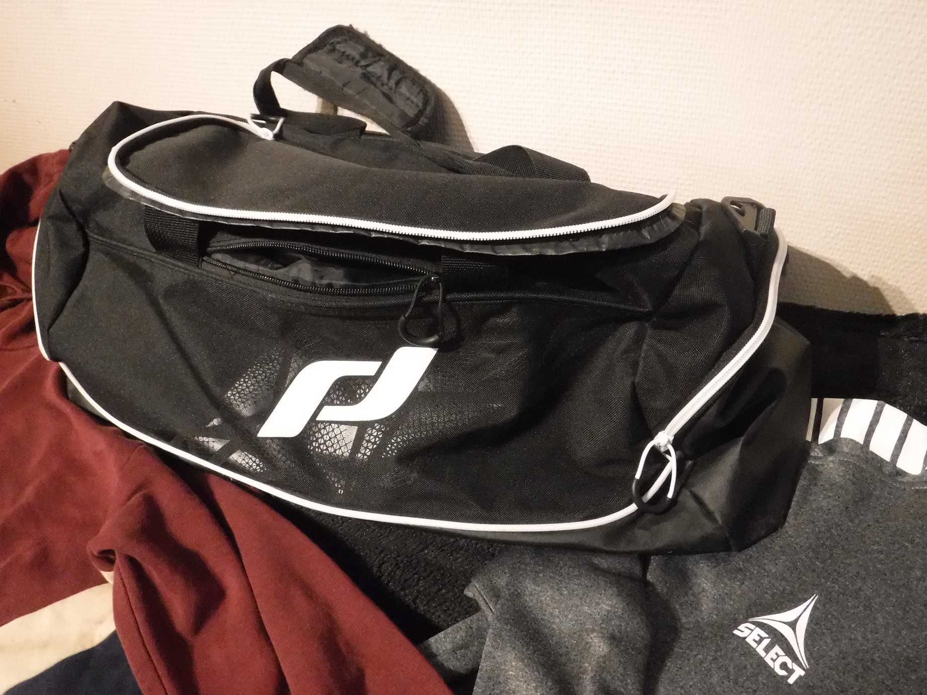 Bluzy Select , Fila  i torba Salomon - zestaw sportowca