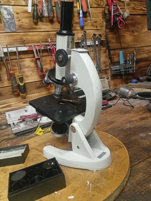 Mikroskop szkolny PZO