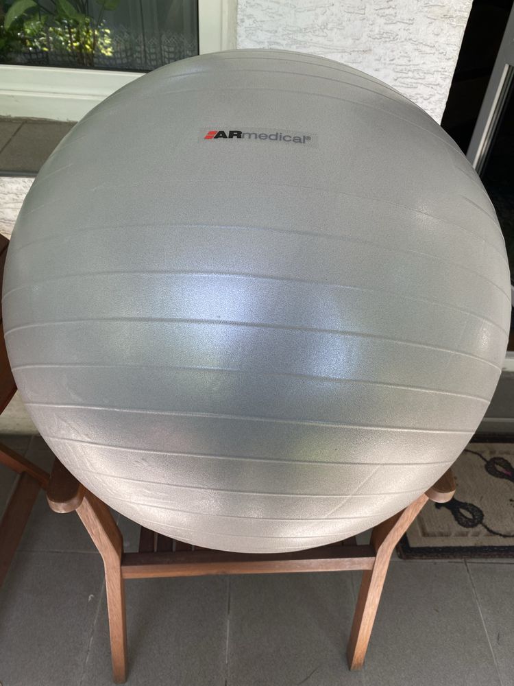 Piłka ARmedical rehabilitacja, joga, 60 cm srebrna + pompka stan bdb