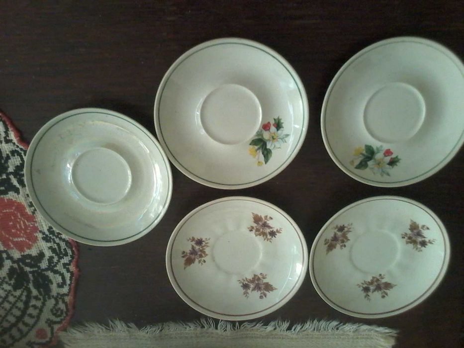 Добротні тарілки і блюдця