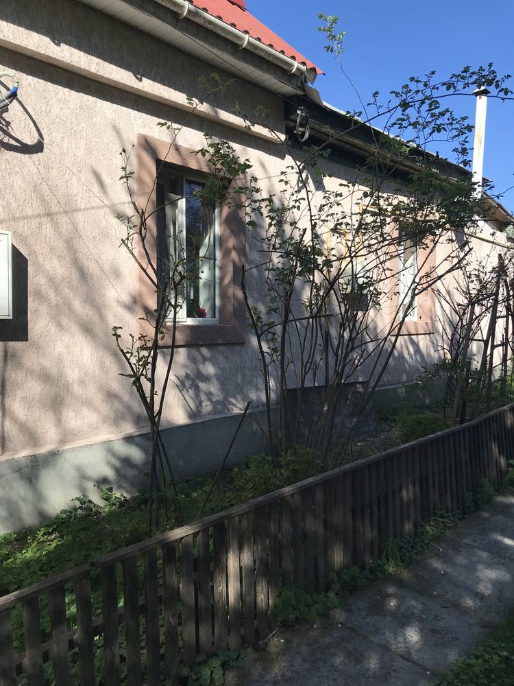 Продам частину будинку у селищі Бородянка