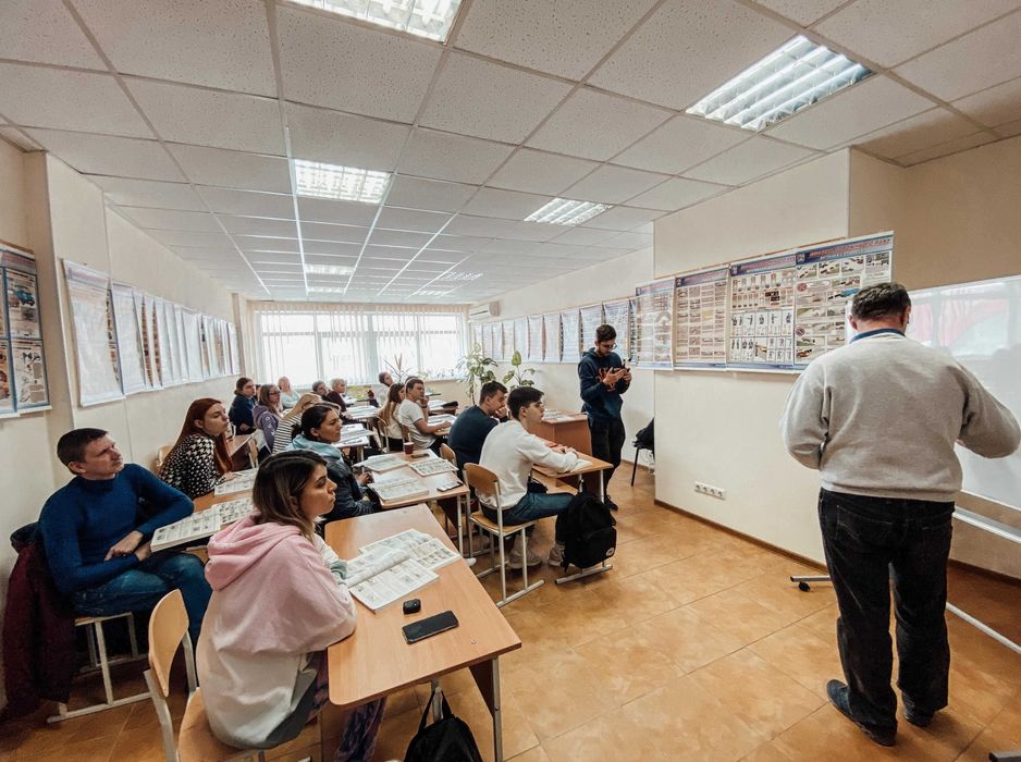 Уроки водіння, Автошкола Taurus, Автоінструктор з водіння