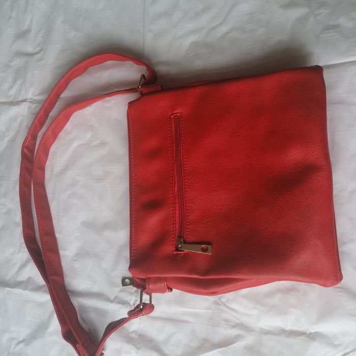 Torebka czerwona skóropodobna