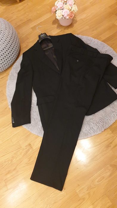 Czarny garnitur męski BYTOM