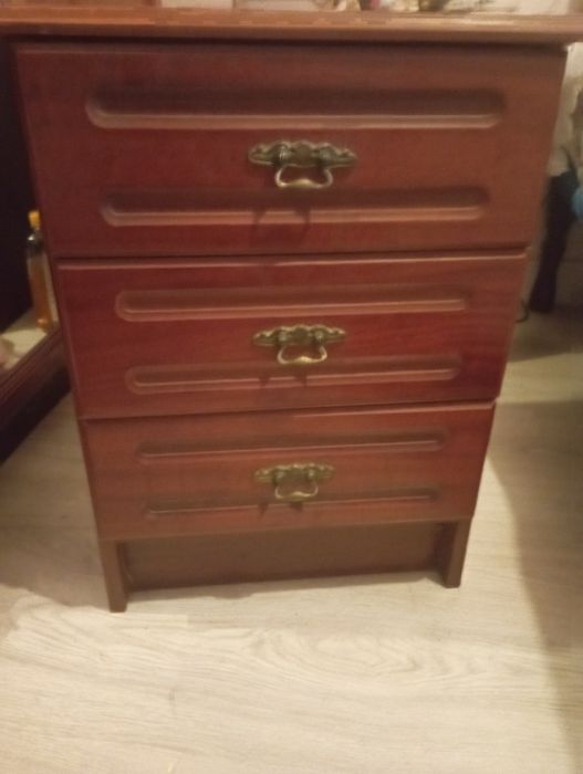 Mesa de cabeceira mogno