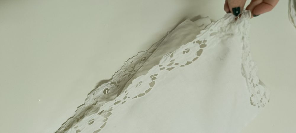 Lençol+fronha para cama de bebé. Bordado à mão