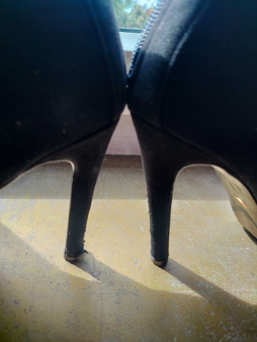 Bardzo znoszone botki szpilki zamszowe 39 czarne