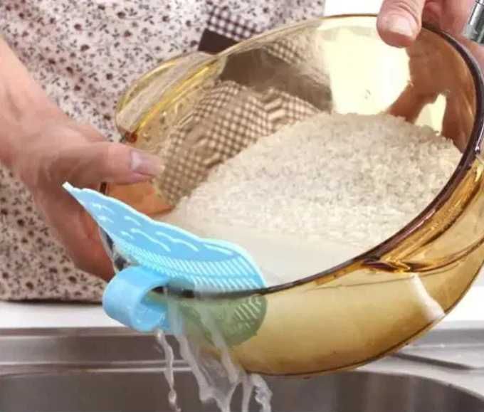 Універсальне сито для каструль для зливу води