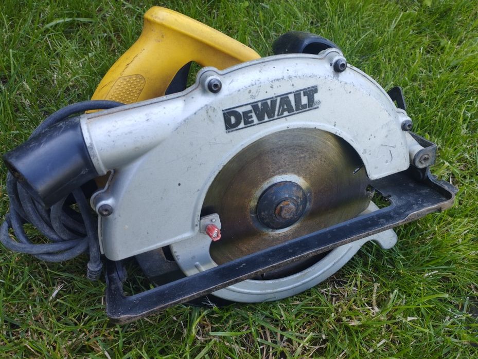 Piła DEWALT D23620-QS pilarka tarczowa do drewna