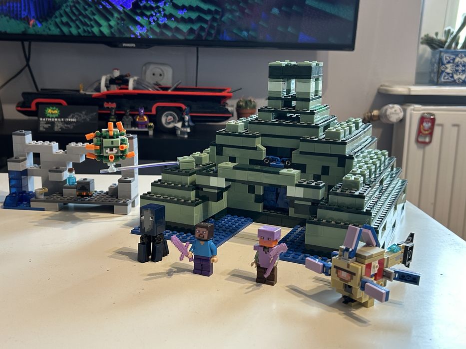 Lego Minecraft 21137 oraz 21136