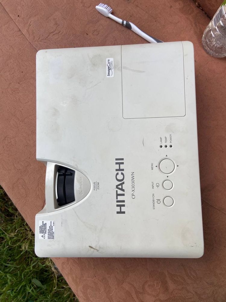 Proektor Hitachi w dpbrym stanie