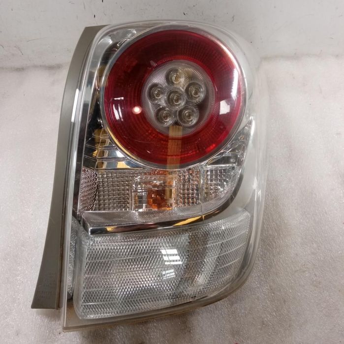 FAROLIM TRASEIRO DIREITO TOYOTA VERSO AUR2ZGR2