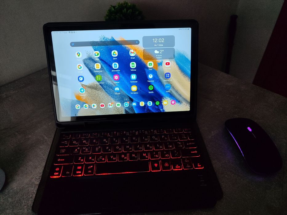 Продам планшет Galaxy Tab A8 з клавіатурою та мишкою