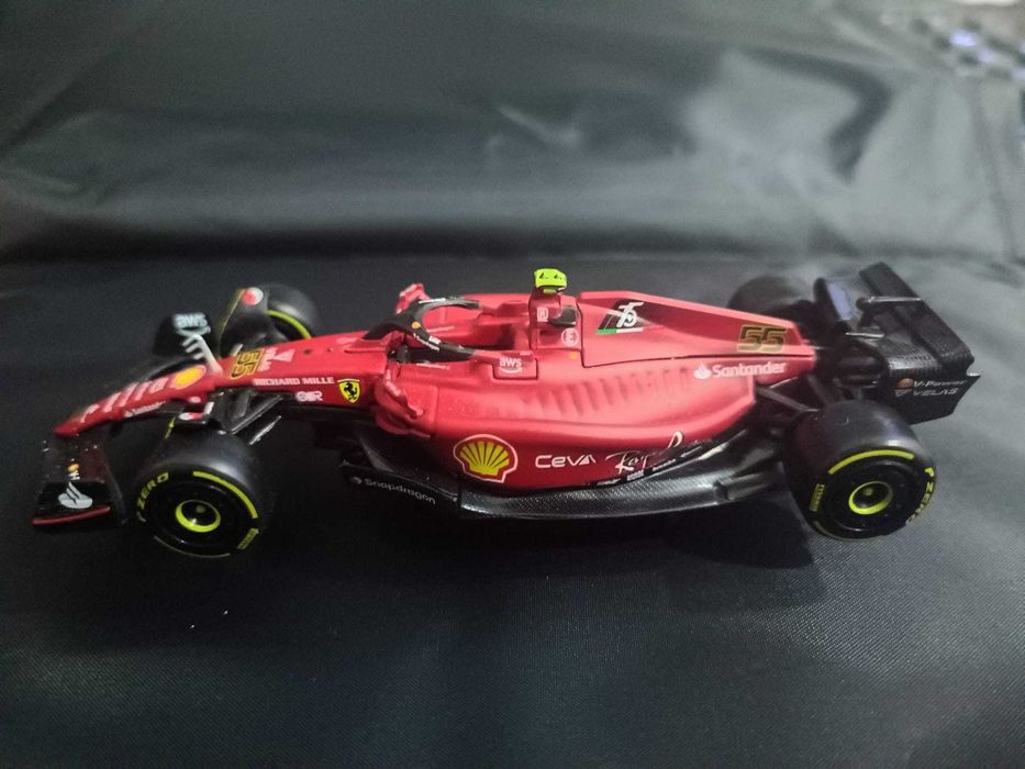 Réplica Oficial Ferrari F1-75