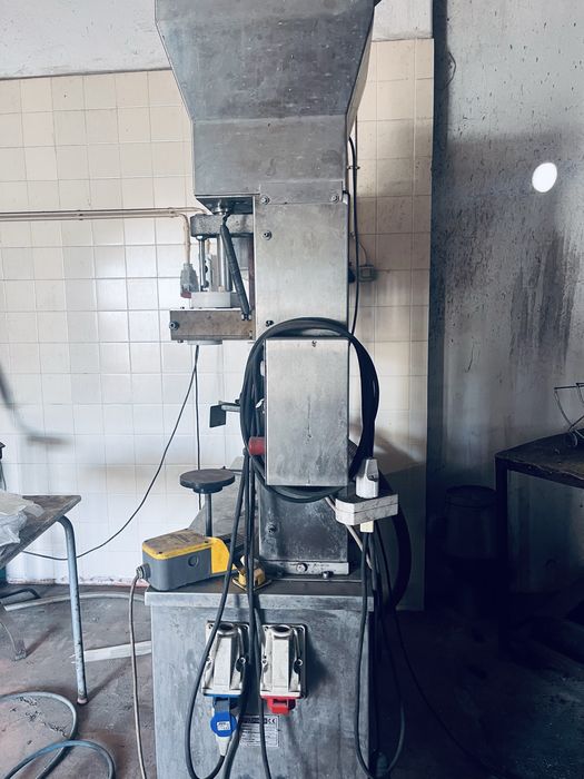 Enchedora semi automatica