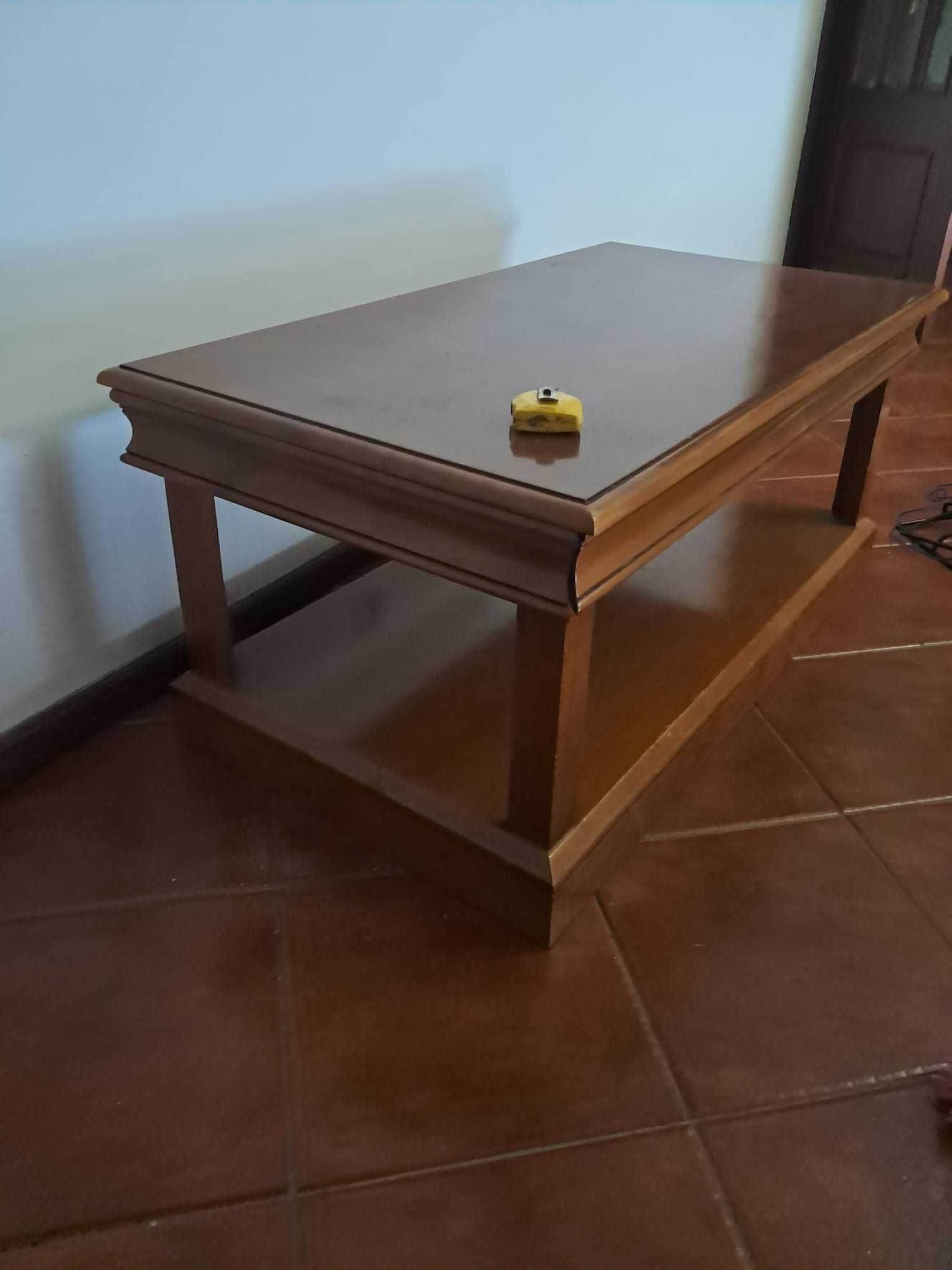 Mesa de centro em madeira