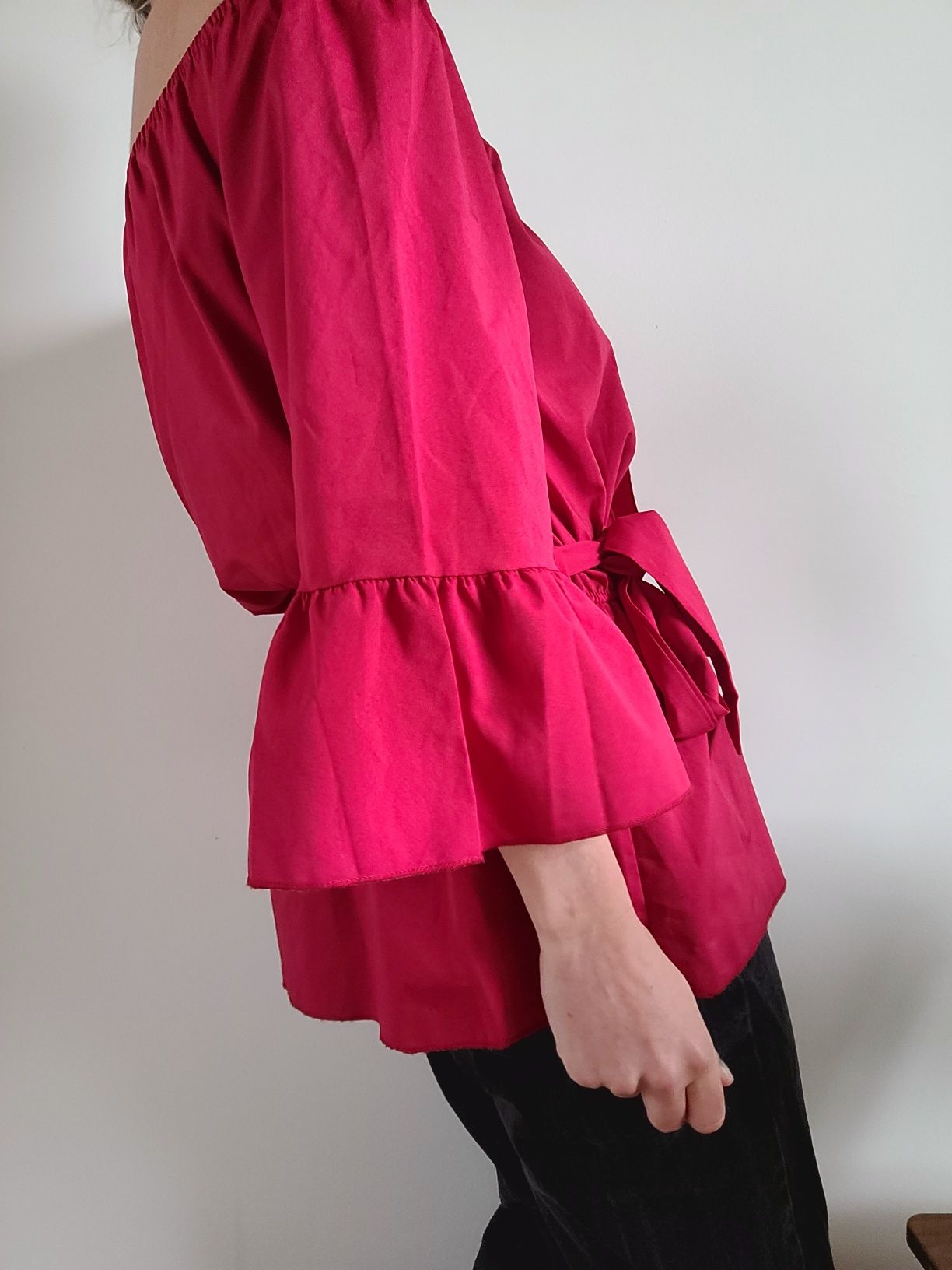 Piękna czerwona koszula oversize odkryte ramiona falbany boho vintage