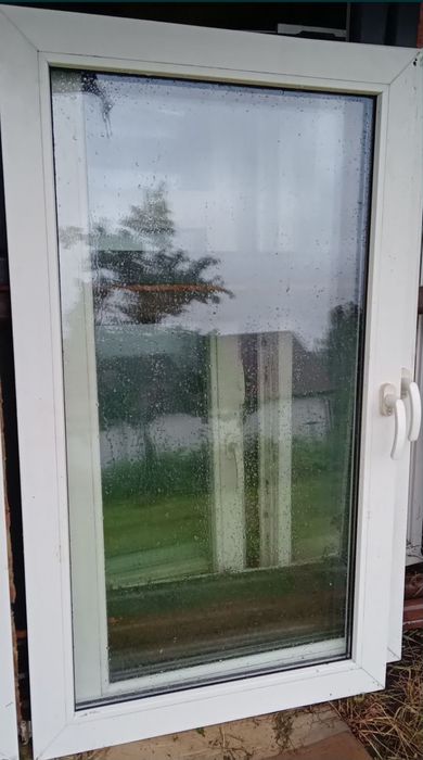 Okna plastikowe PCV i drewniane z demontażu z klamkami na szklarnię