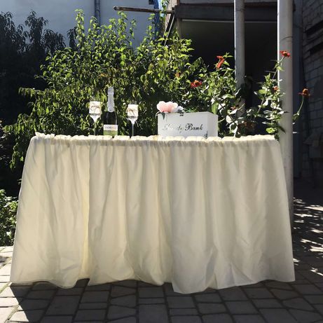 Скатерть-чехол на свадебный фуршетный стол. Конверты для лепестков роз